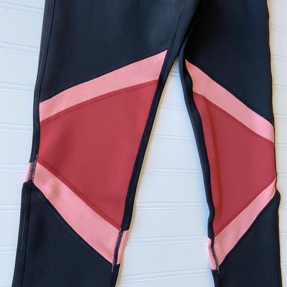 Revolve Iris & Ink Black Coral Pink Pantaloni Cropped High Waist Legging - Picture 6 of 10